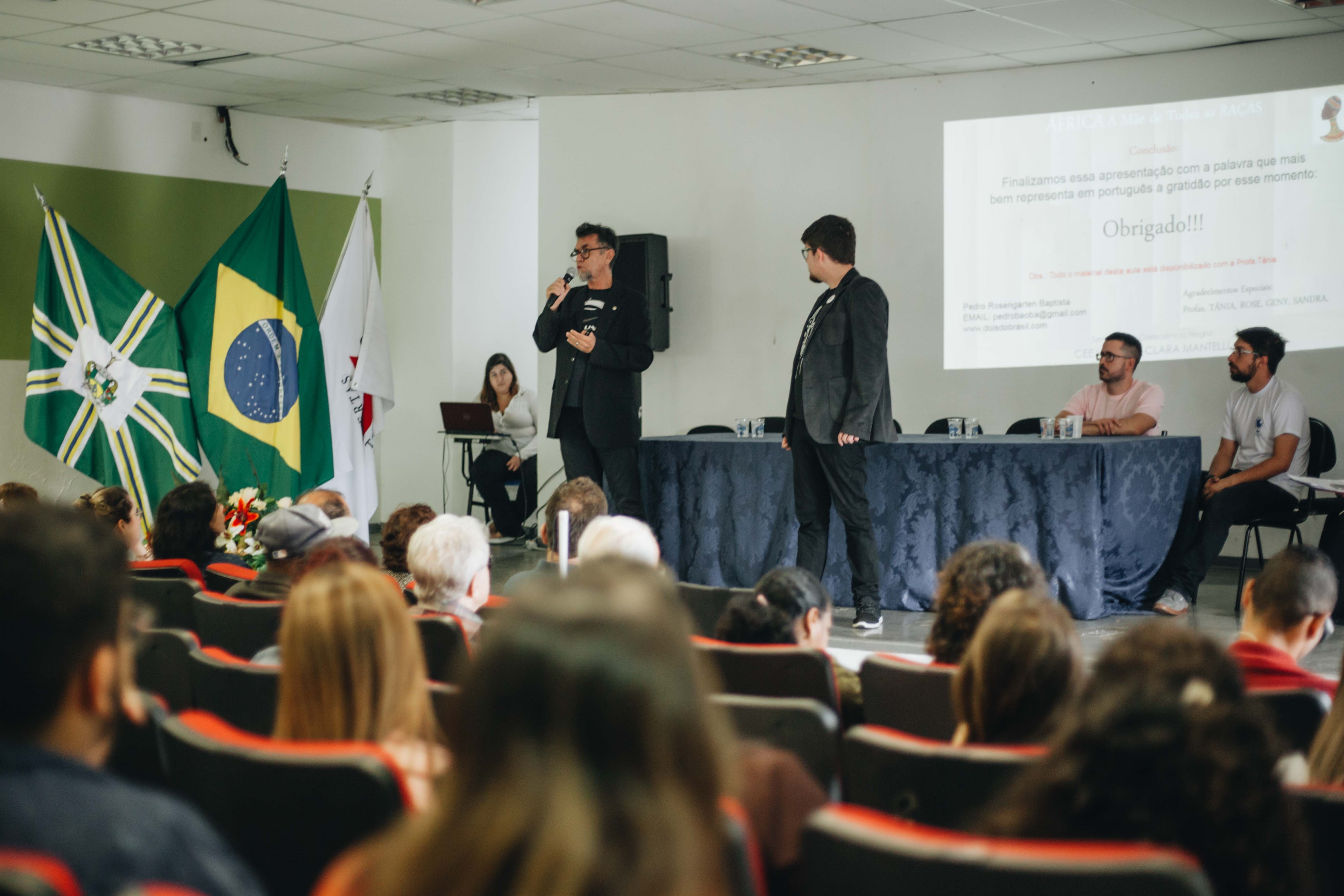 Guto e Pedro em palestra em Poços de Caldas.